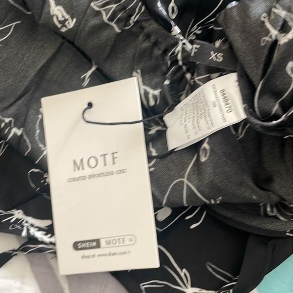 **NWT** Silk Blend Floral Blouse - Picture 8 of 9